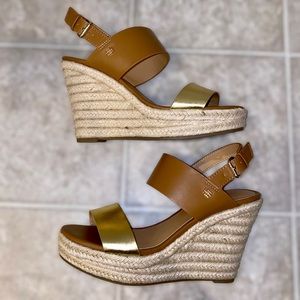 *NEW* Tommy Hilfiger Espadrille Wedges 😍